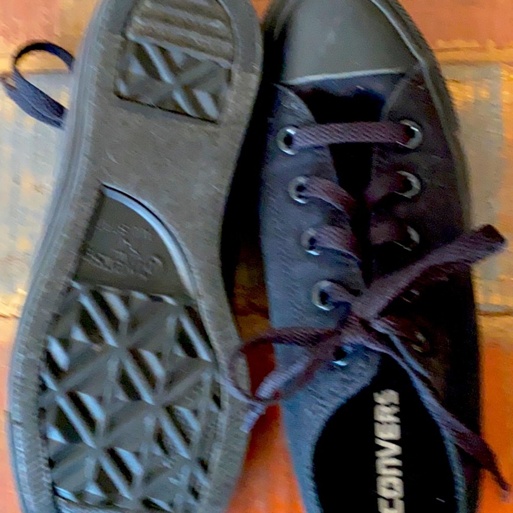 Converse Tennis Shoes